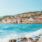 Panoramic view on a beach of a small beautiful town Postira - Croatia, island Brac Von niyazz