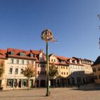 Markt mit Rathaus im thüringischen Apolda Von holger.l.berlin